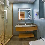 Bisetun מלון 4*