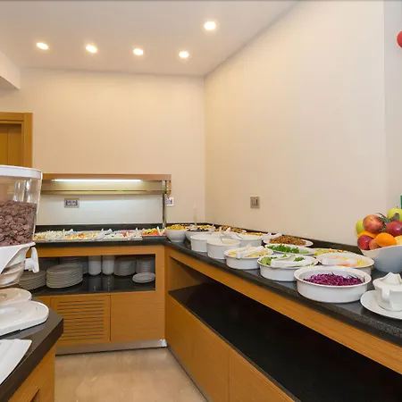Hotel Bisetun 4*